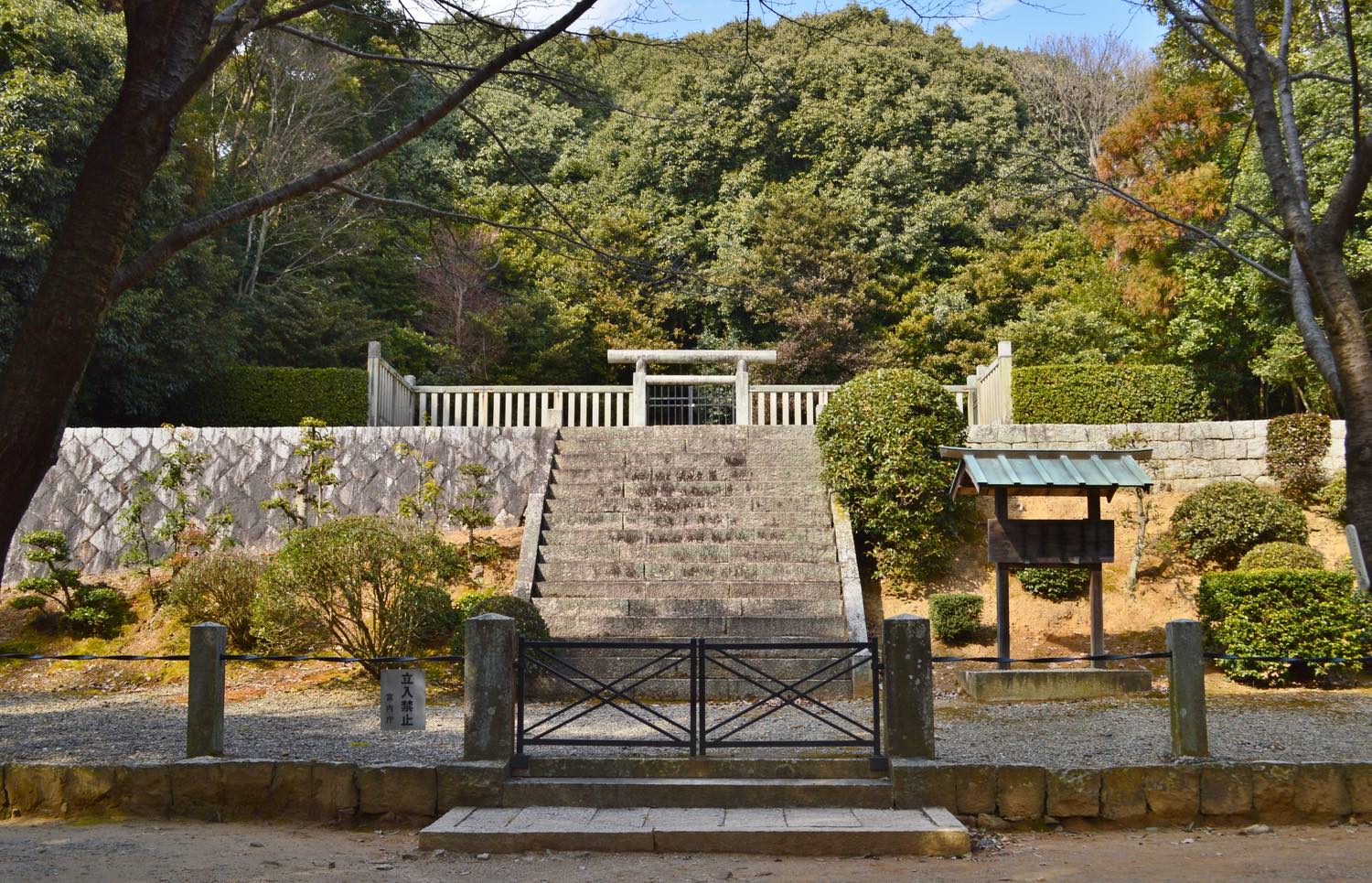 中山茶臼山古墳