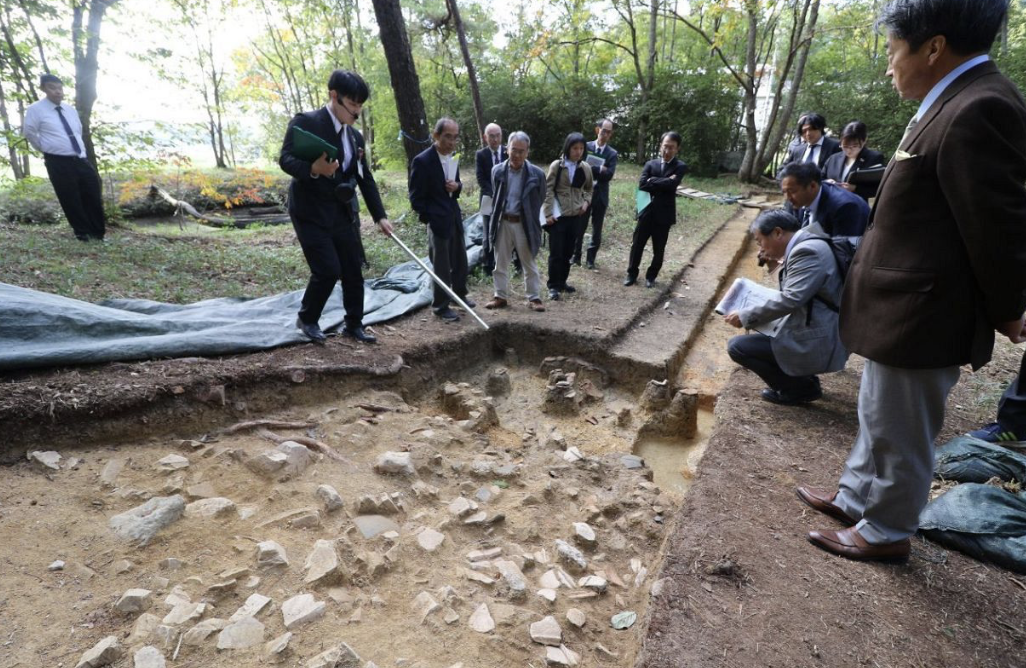 作山古墳「造り出し」